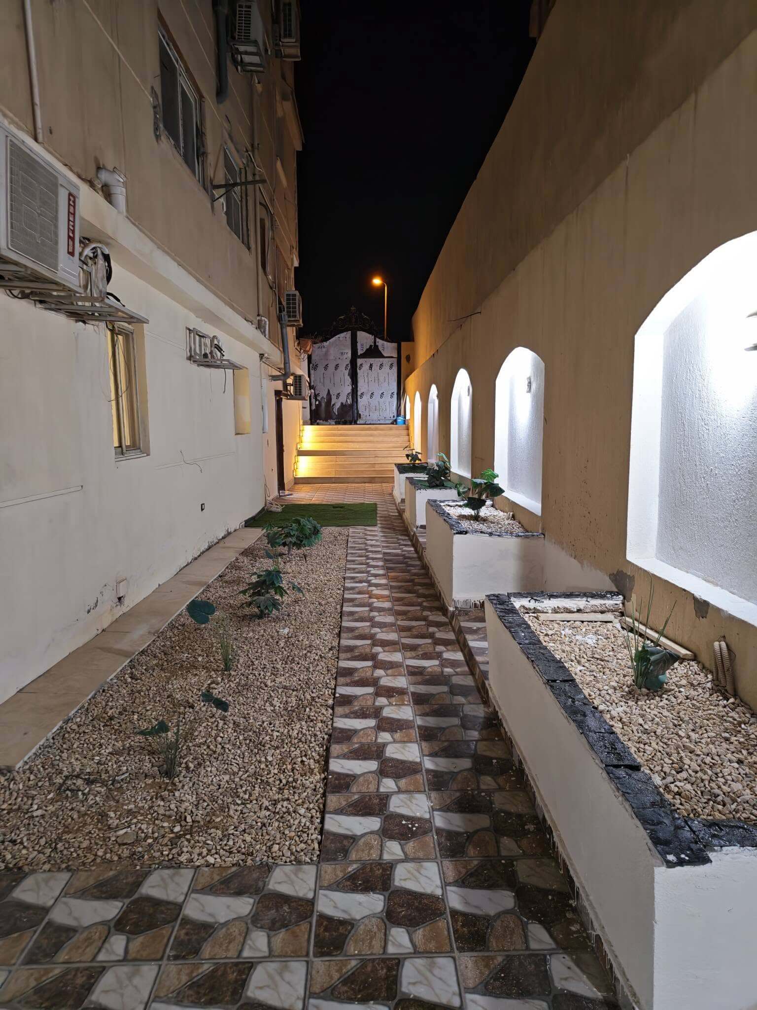 للبيع بيزمنت بحديقة بالشيخ زايد بالحي العاشر المجاوره التانيه