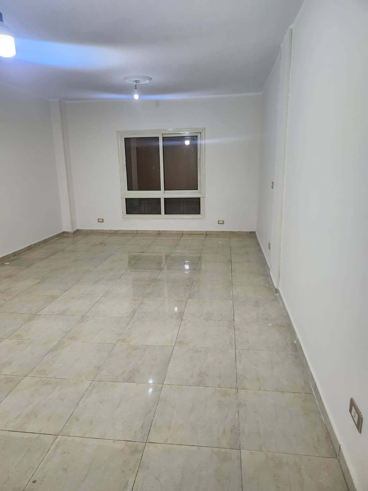 شقه للبيع الحى 13 مجاورة ثانية عمارات الشباب دور ارضى 70م