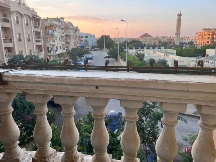 شقة للبيع في الحي السابع مجاوره اولي ريسيبشن ٣ قطع