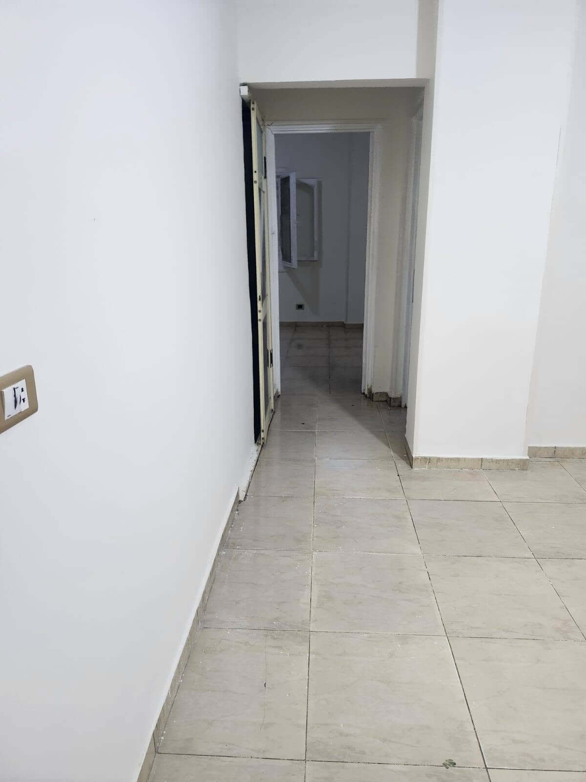 شقه للبيع الحى 13 مجاورة ثانية عمارات الشباب دور ارضى 70م