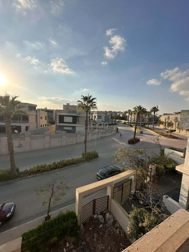 فيلا للبيع توين هاوس في الشيخ زايد الكارما 4 مساحه ٤٣٠ متر