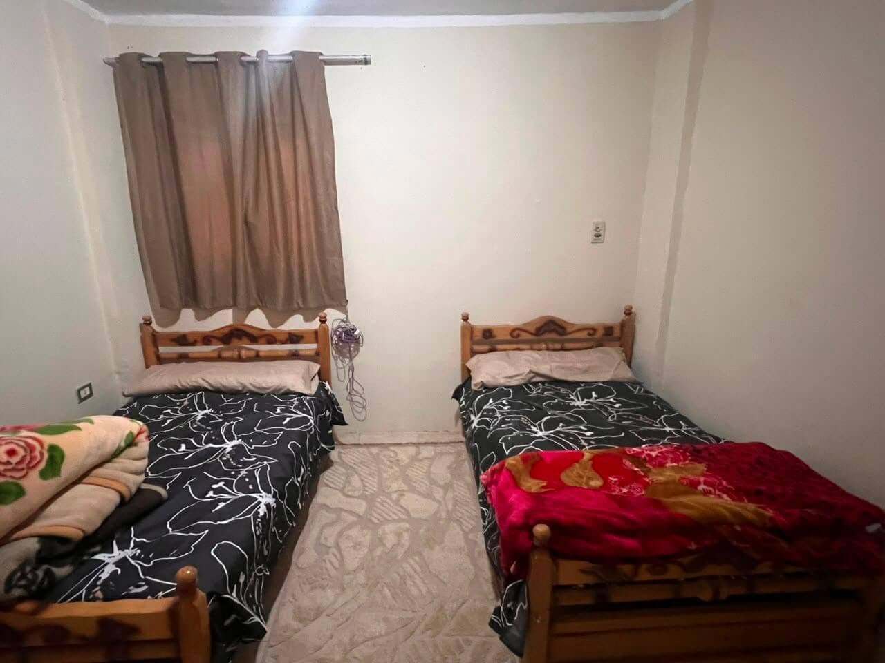 شقة مفروشة للايجار الحي 3 المجاورة الثانية اول بلكونه