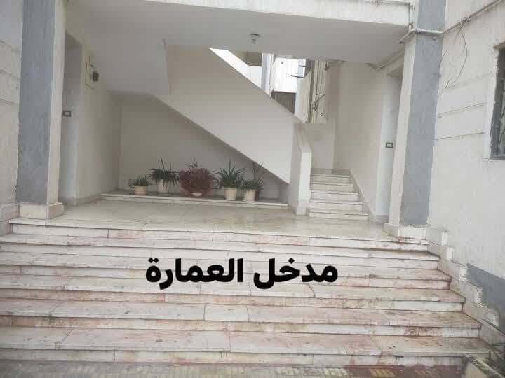 شقه للايجار الحي الثامن مجاورة 3 دور أرضي مرتفع مساحة 185 متر