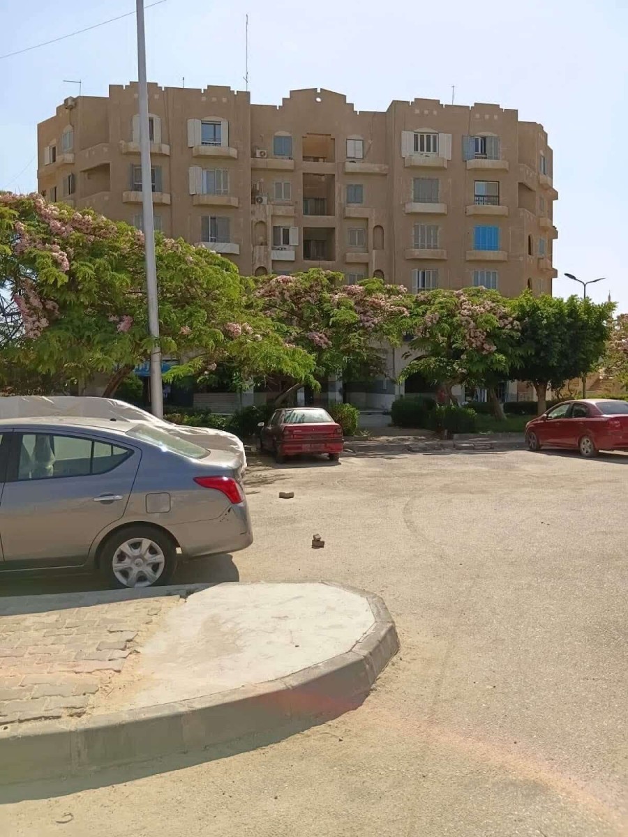 شقه للايجار الحى 13 المجاورة الثانية الدور الخامس واجهة أمامية