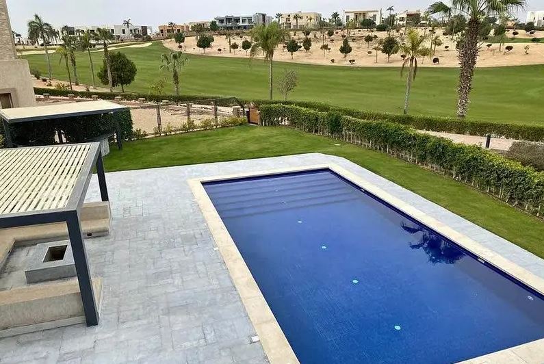 شقه بجاردن للبيع أستلام فوري بالتكيفات كمبوند بيفرلي هيلز