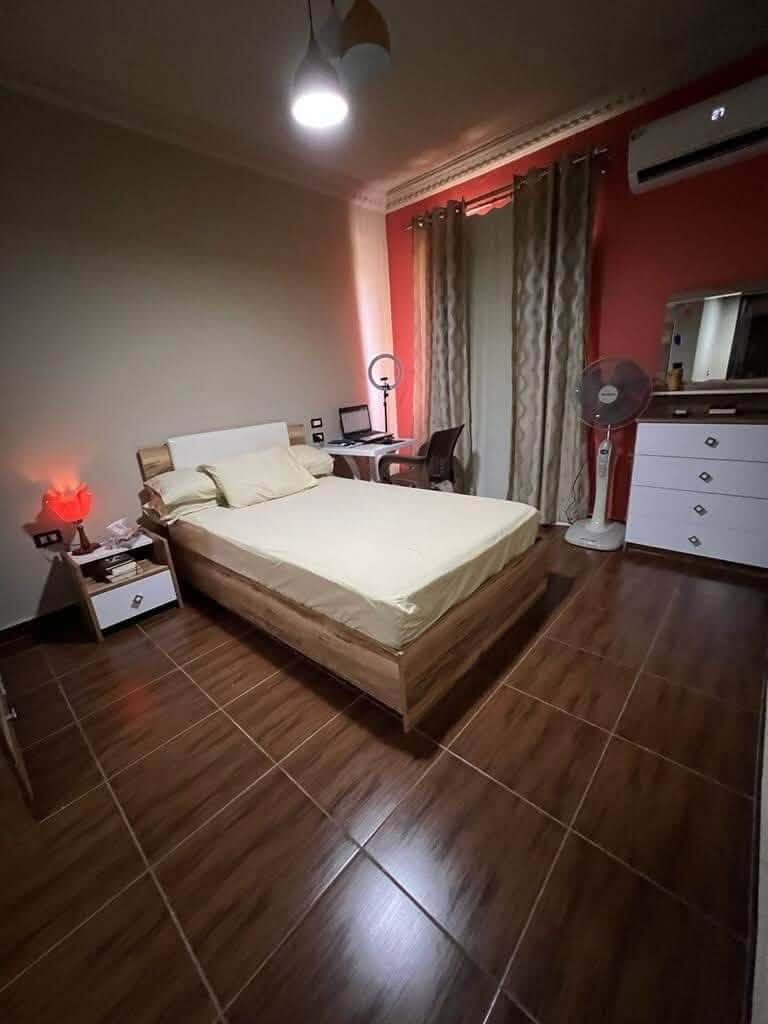 شقه للبيع الحى 16 عماير بدر الدين مساحة 148 متر دور رابع