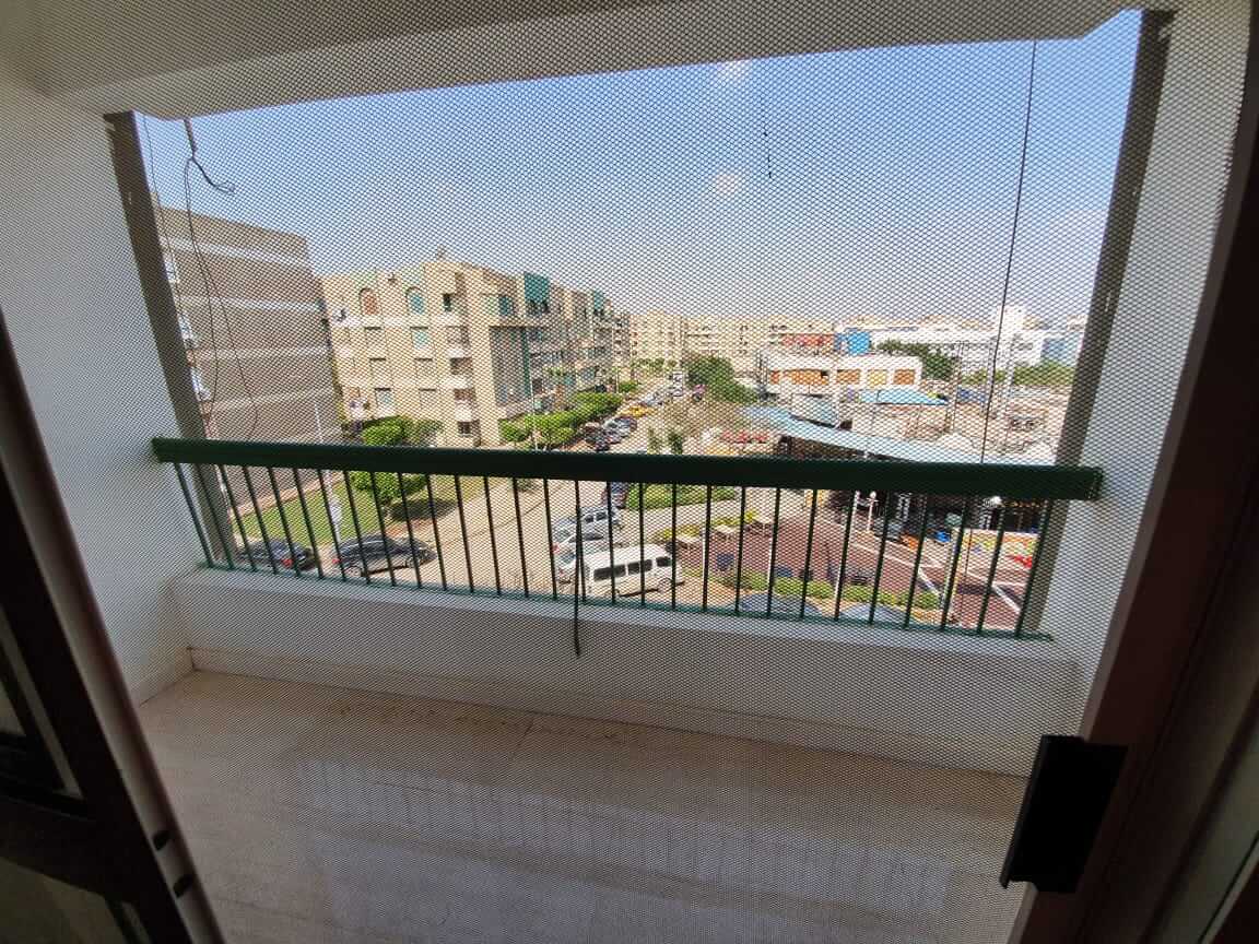 شقه للبيع الحي الاول المجاوره الاولى بنك ١٠٨م دور٤ قبل الاخير