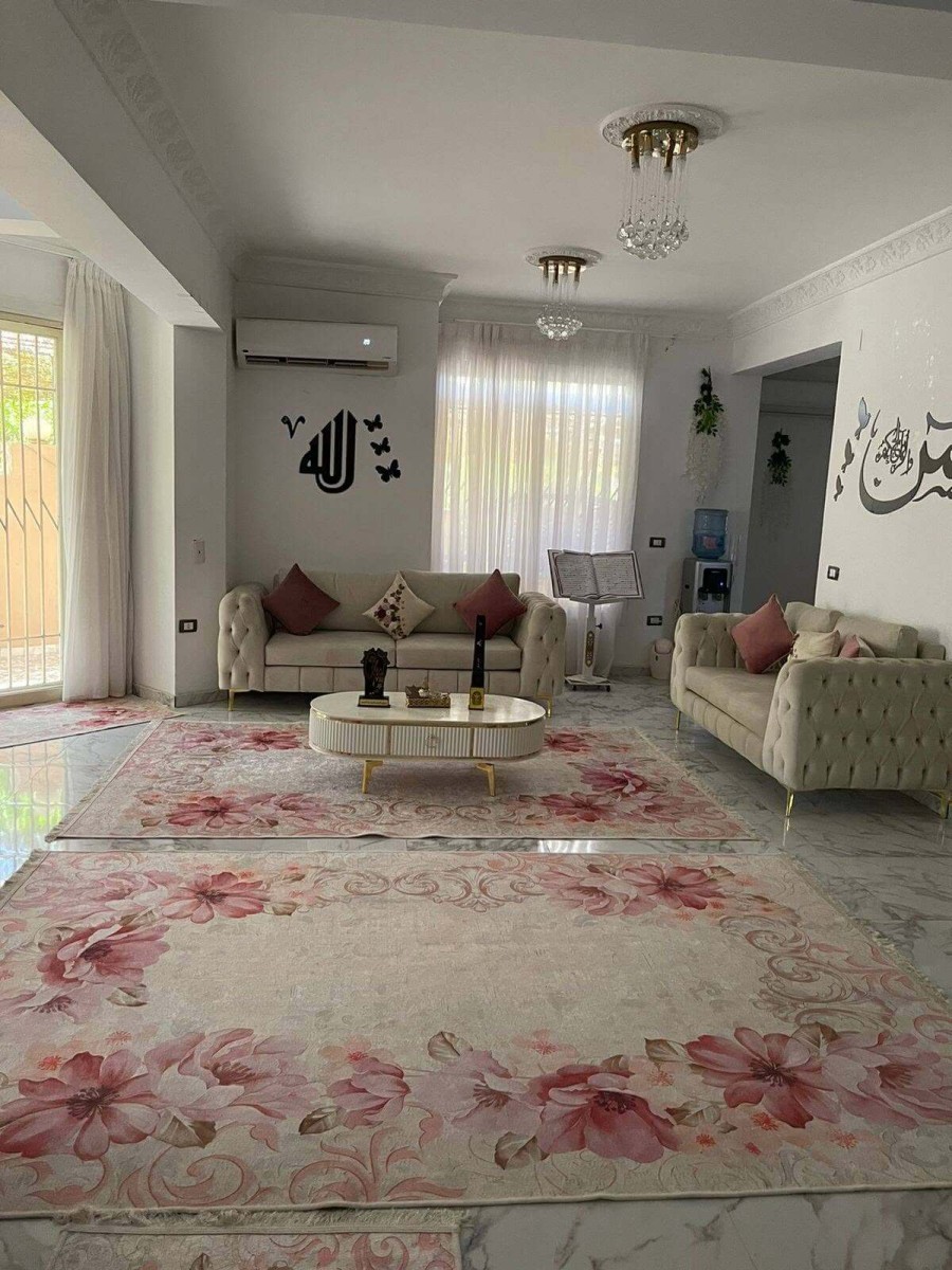 فيلا دوبلكس للايجار الحي الثامن ارضي واول بجنينه مساحة 350 متر