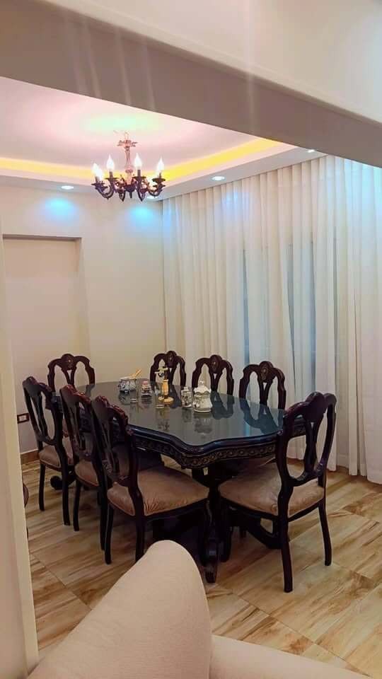 شقه للبيع الحى الأول دور تانى مساحة 108 متر عمارات البنك