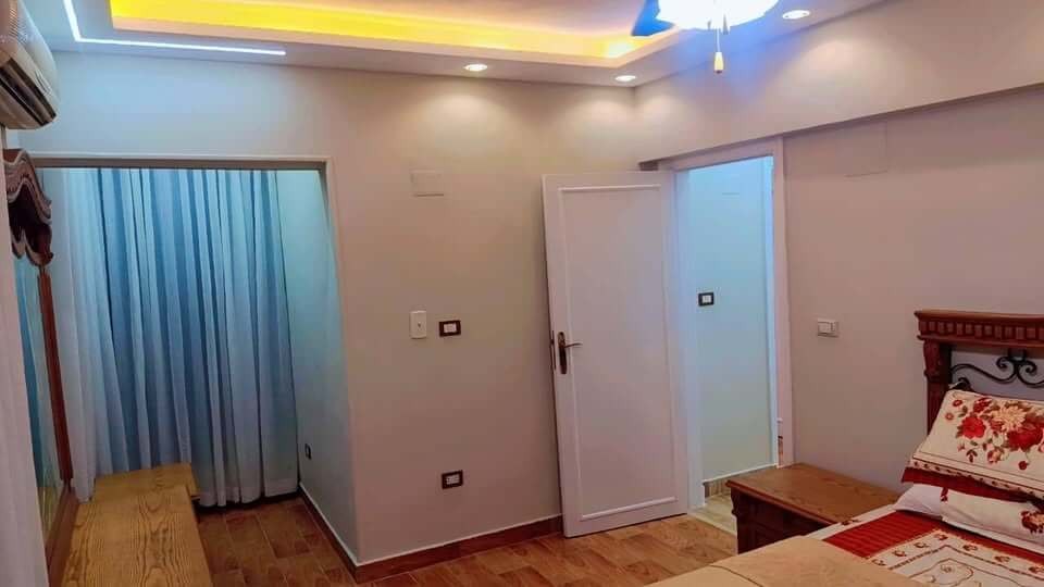 شقه للبيع الحى الأول دور تانى مساحة 108 متر عمارات البنك