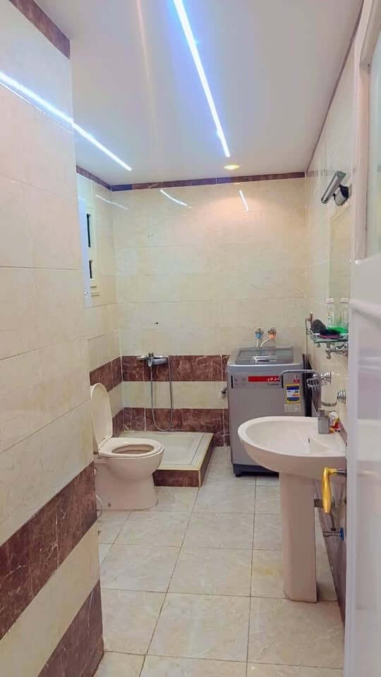 شقه للبيع الحى الأول دور تانى مساحة 108 متر عمارات البنك