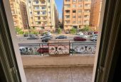 شقة للبيع 215م أول بلكونة في الشيخ زايد الحي العاشر 3 غرف نوم